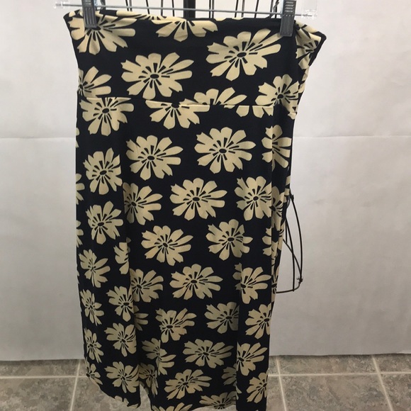 LuLaRoe Skirt - Picture 2 of 3